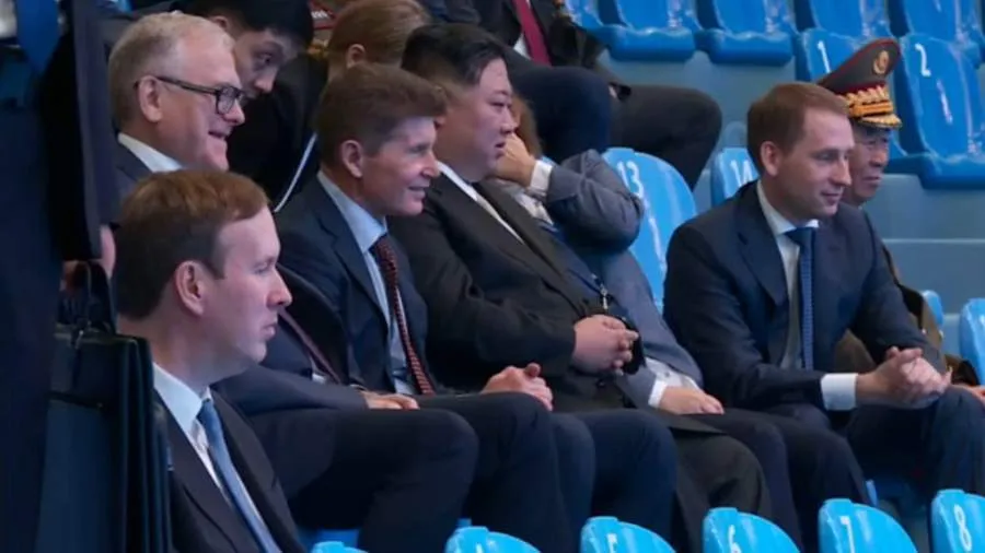 Ким Чен Ын в океанариуме