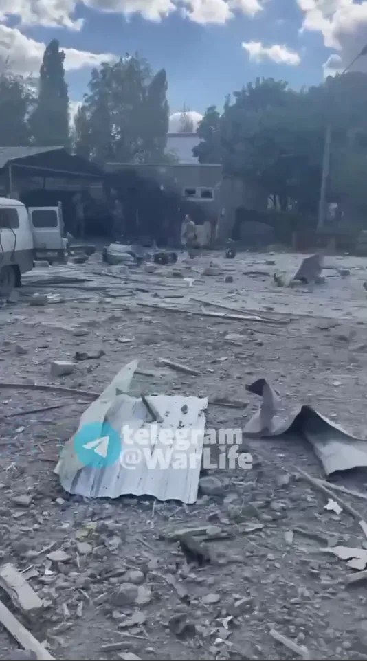 Окупант показав результат прильоту авіабомб JDAM по розташуванню військових РФ у Світлодарську. Відео