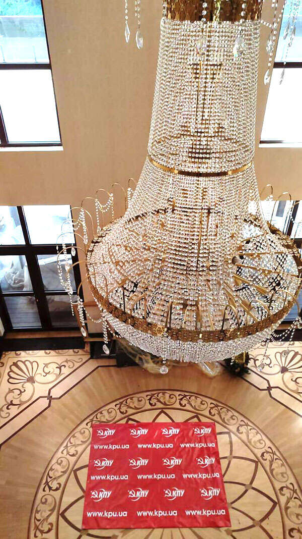 Комуніст живе, як капіталіст. Такий вигляд має маєток лідера КПУ Петра Симоненка