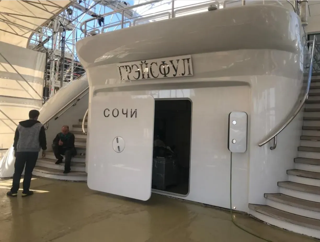 Одна из самых роскошных в мире: в сеть попали новые фото и уникальные документы о яхте Путина