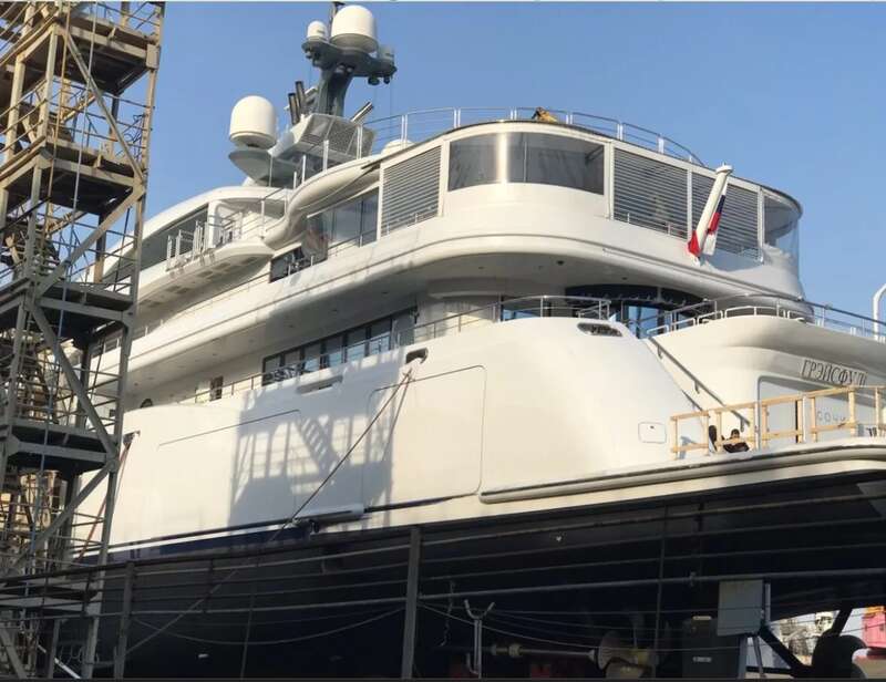 Одна из самых роскошных в мире: в сеть попали новые фото и уникальные документы о яхте Путина