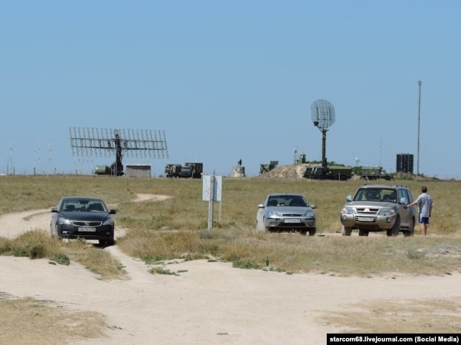 Російські РЛК «Небо-М» та РЛС «Каста-2Е2» на мисі Тарханкут, Крим, 2016 рік