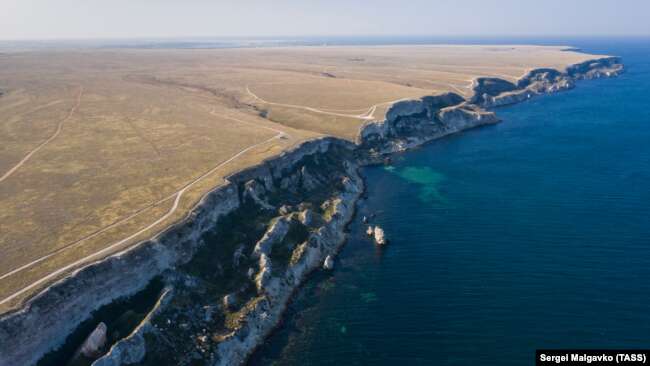 Российские РЛК «Небо-М» и РЛС «Каста-2Е2» на мысе Тарханкут, Крым, 2016 год