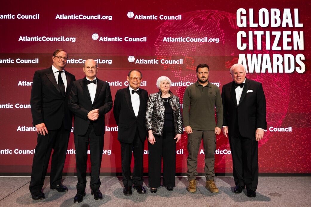 Зеленському у США вручили премію Atlantic Council Global Citizen Awards. Відео dqxikeidqxiqqeant