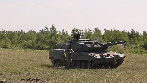      Stridsvagn 122:    .  dqxikeidqxitkant