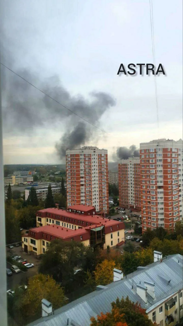 Під Москвою спалахнула потужна пожежа на складах, валить чорний дим. Фото і відео