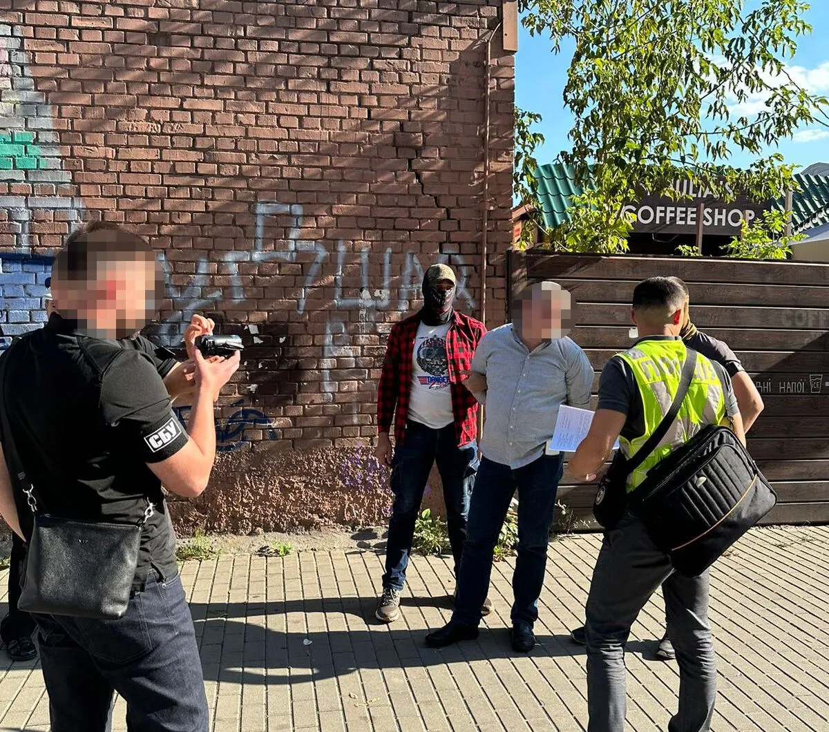 Обіцяв за хабар саботувати судові засідання: у Києві затримали начальника юрвідділу держустанови. Фото dqxikeidqxiqqeant