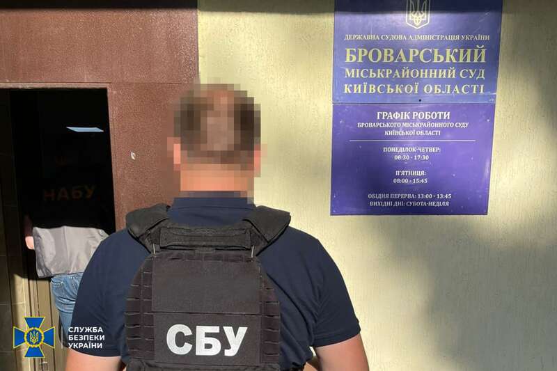 На картинке может быть: 1 человек и текст