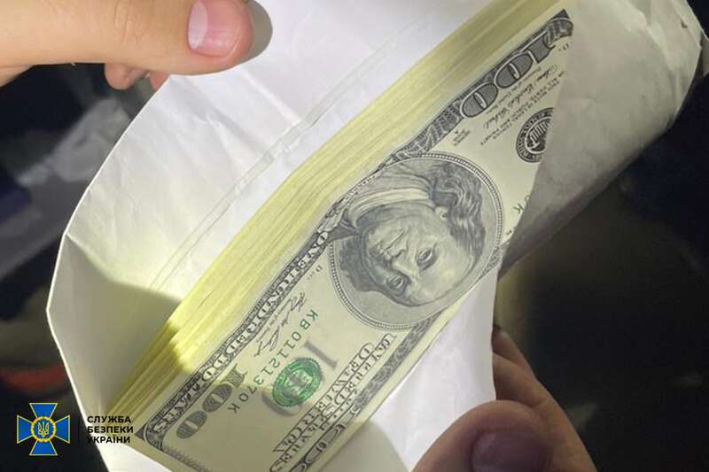 На картинке могут быть: деньги и текст