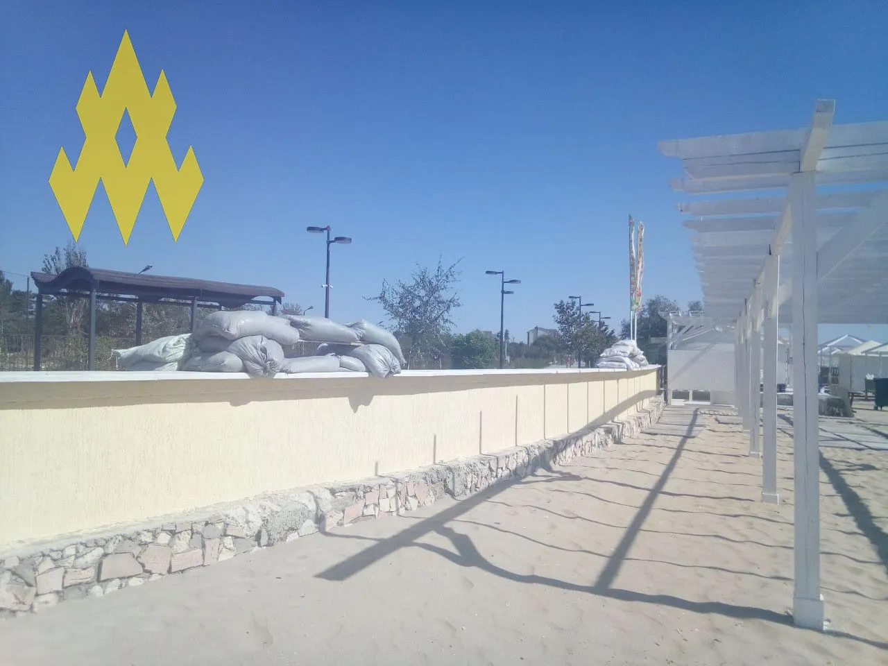 Бояться висадки десанту ЗСУ: окупанти облаштували вогневі позиції на пляжах Євпаторії. Фото