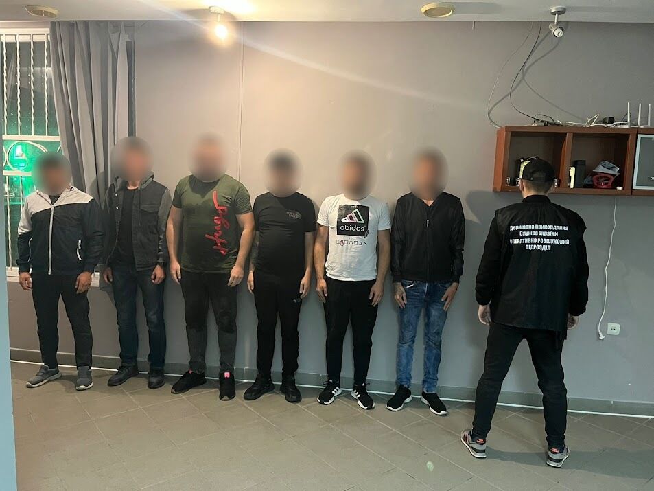 Переправляли ухилянтів у Румунію: на Закарпатті викрили чергових організаторів нелегальної міграції. Фото dqxikeidqxiqqeant