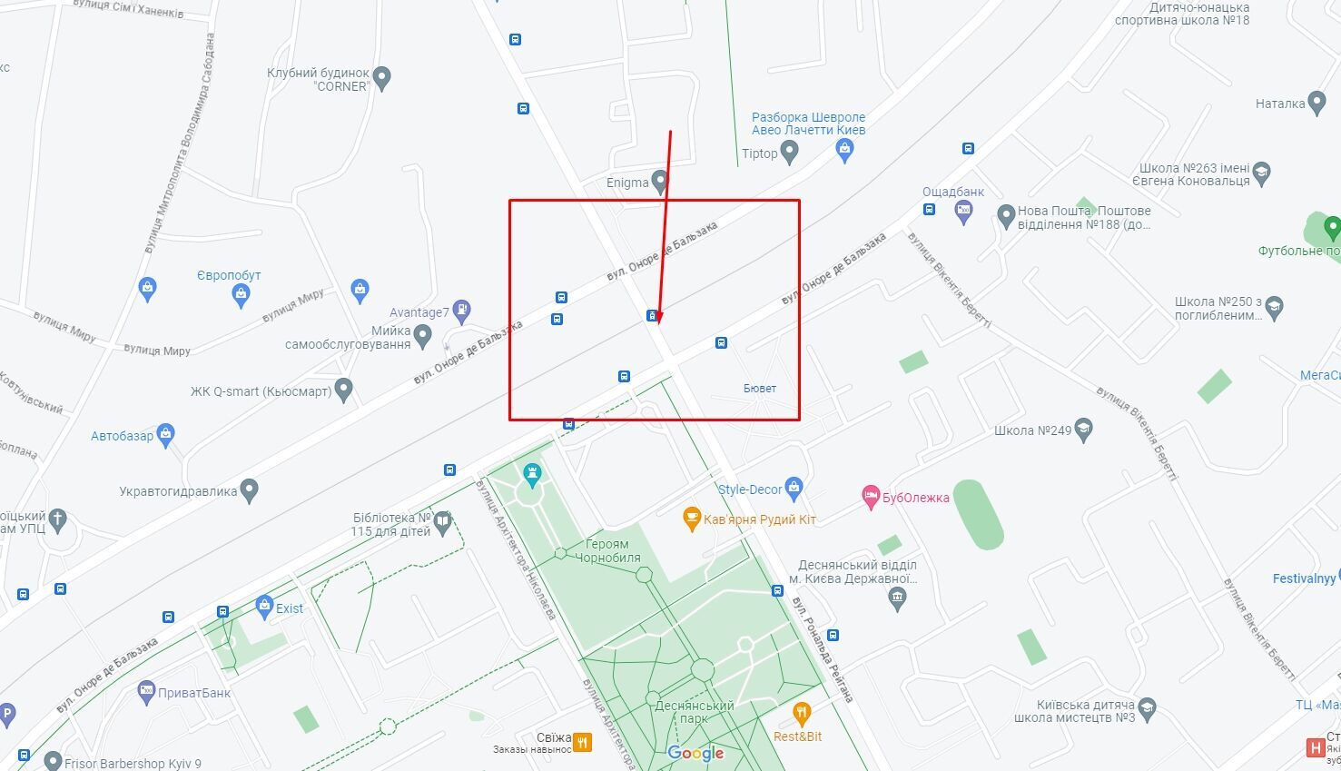 У Києві на Троєщині під час руху загорівся легковик. Відео dqxikeidqxiqqeant