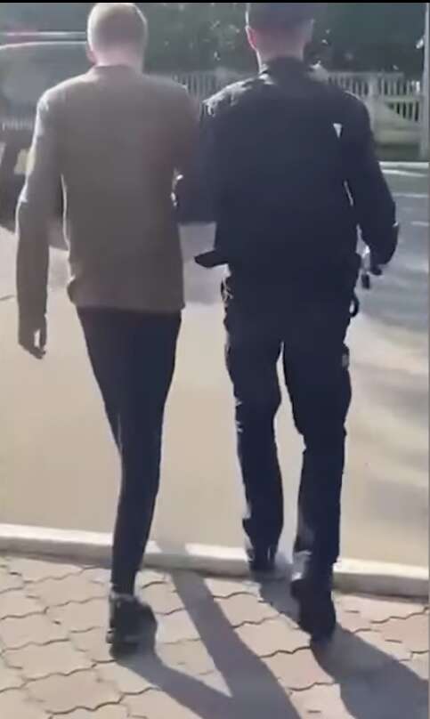 В Броварах мужчина открыл стрельбу на улице: его задержала полиция. Видео