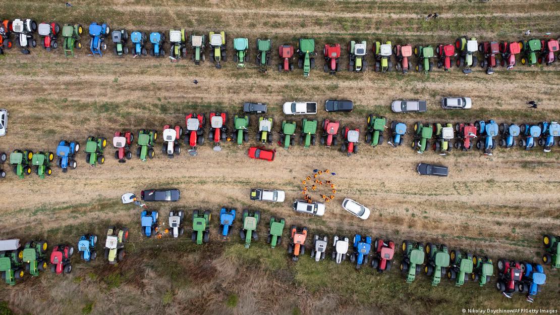 Протест болгарських фермерів проти скасування заборони на імпорт аграрної продукції з України, 14 вересня 2023 року, поблизу Софії Протест болгарських фермерів проти скасування заборони на імпорт аграрної продукції з України, 14 вересня 2023 року, поблизу Софії