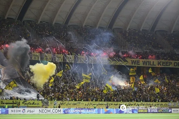 Скандал дня. Знаменитый клуб из-за статуи отказался выходить на матч Лиги чемпионов в Азии. Фото