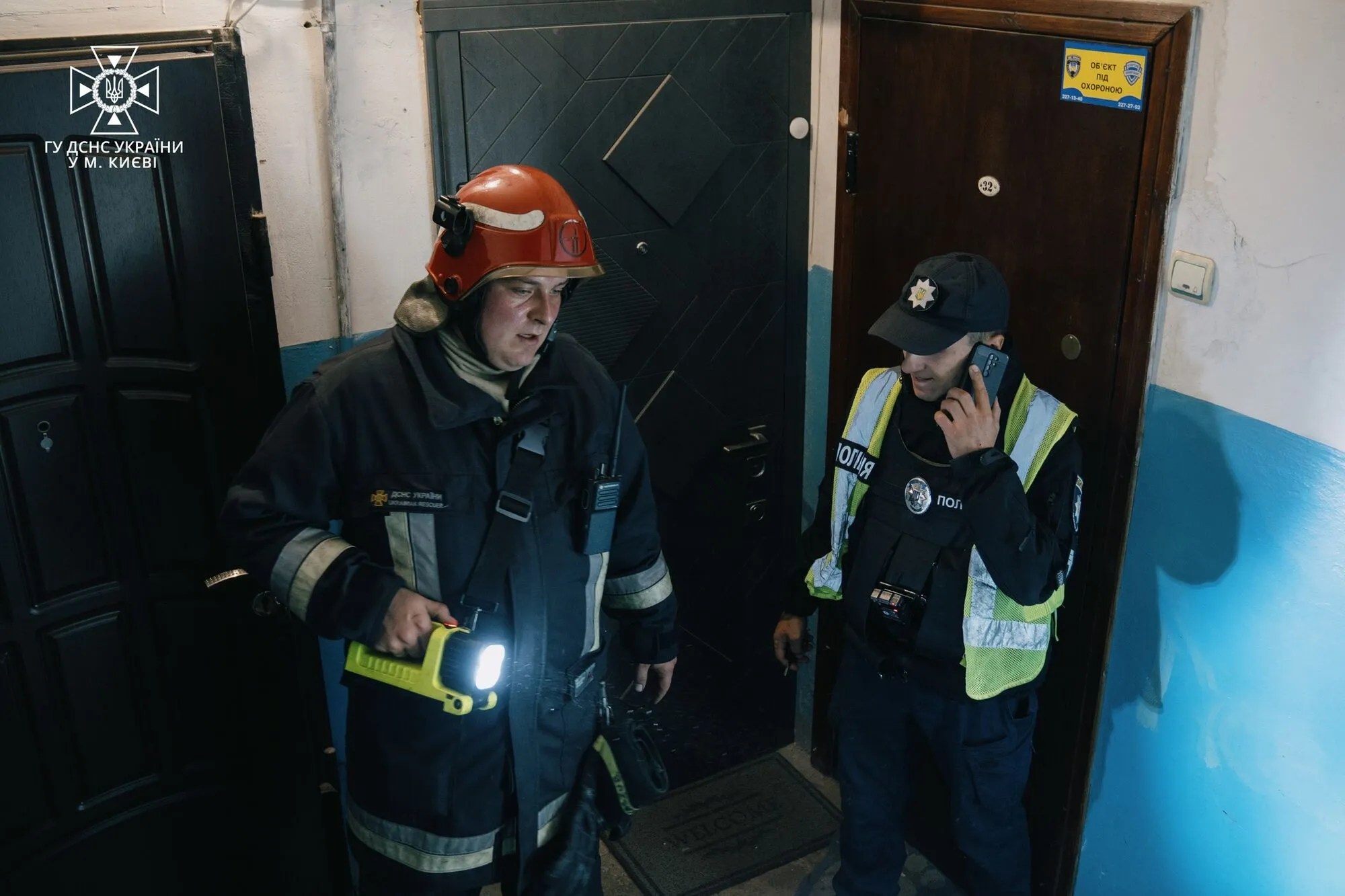 Разрушена часть балкона: в Киеве произошел взрыв газового обогревателя в пятиэтажном доме. Фото