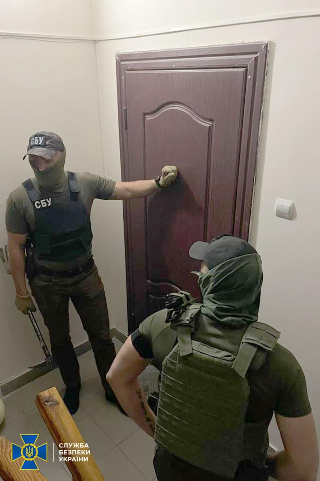 СБУ викрила протиправну схему виїзду за кордон ухилянтів під виглядом багатодітних батьків