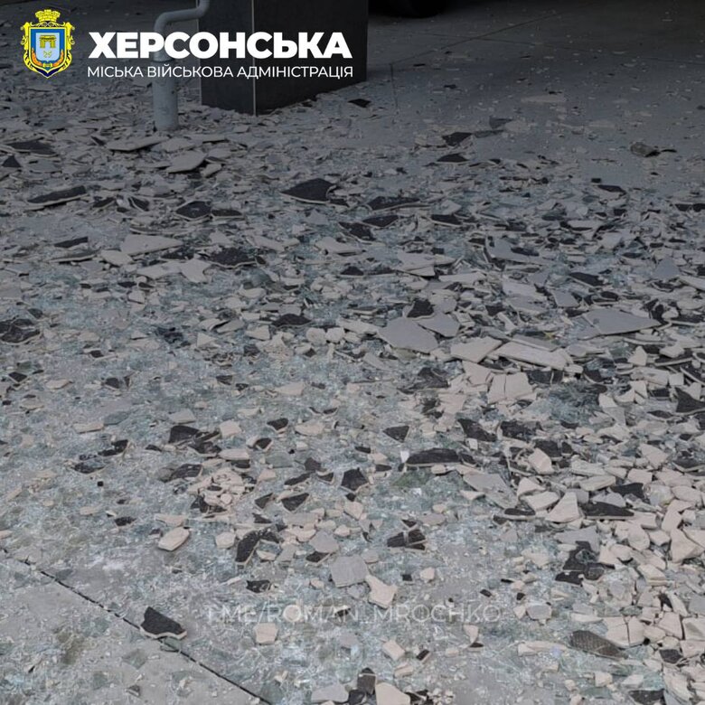 Наслідки ворожих обстрілів Херсону 03