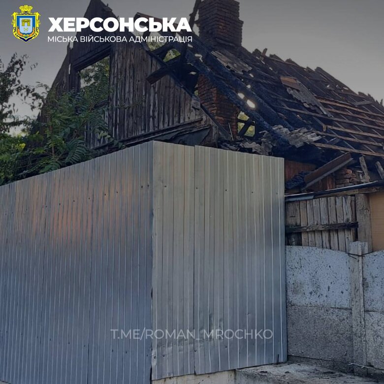 Наслідки ворожих обстрілів Херсону 04