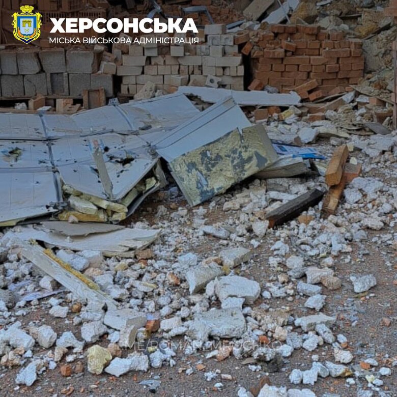 Наслідки ворожих обстрілів Херсону 08