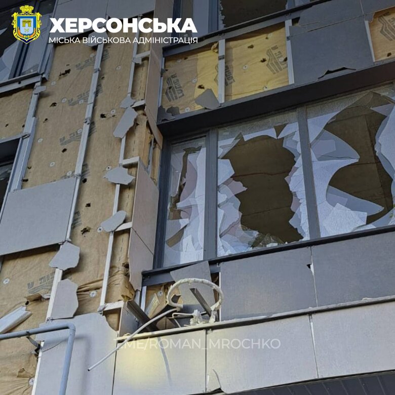 Наслідки ворожих обстрілів Херсону 01 dqxikeidqxitkant