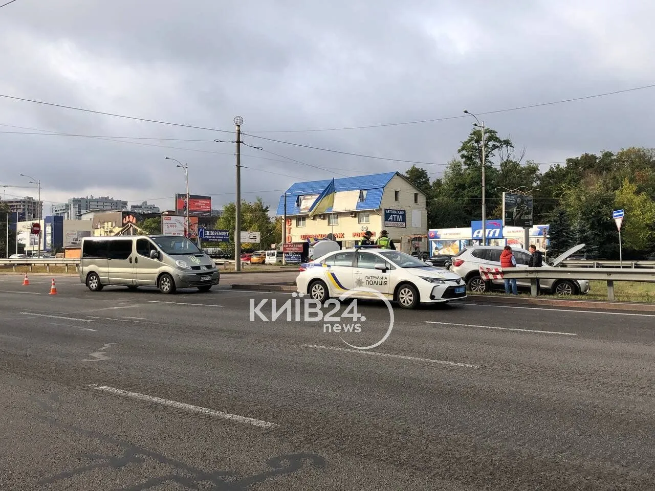 У Києві на Кільцевій дорозі сталась потрійна ДТП. Фото і відео