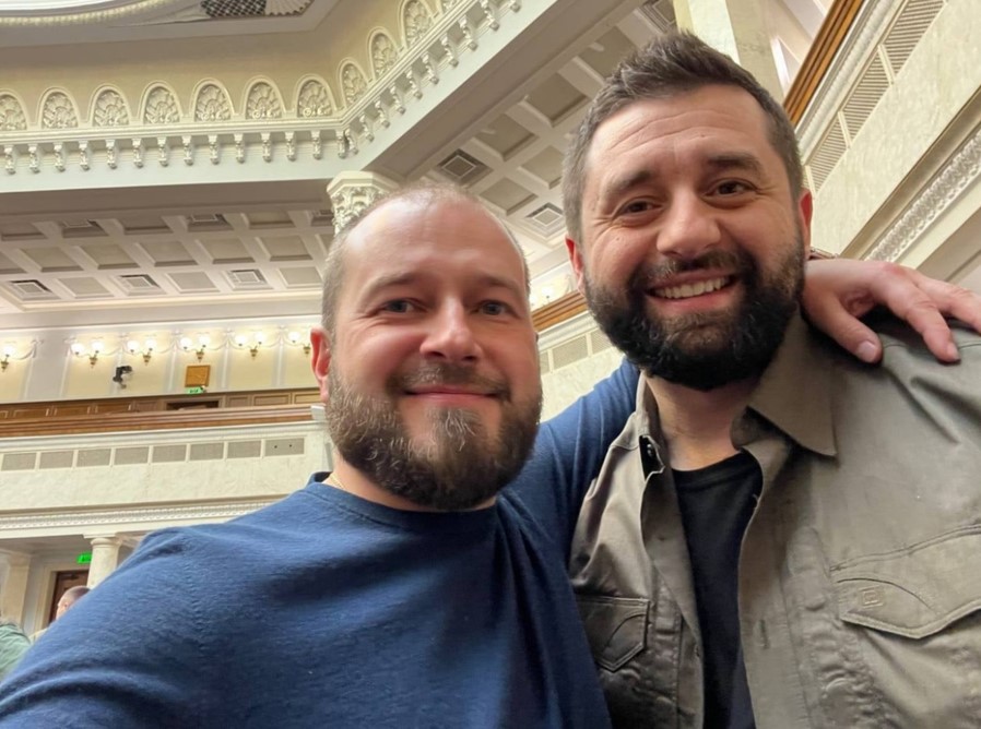          ()        « »  쳺