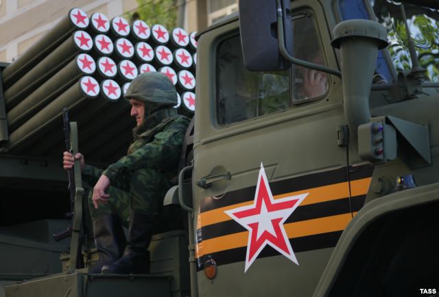 "Град" на репетиции "Парада Победы" в Донецке, 5 мая 2015 года