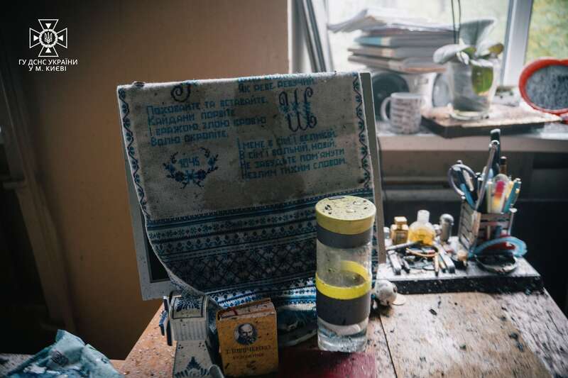 В Киеве произошел пожар в художественной школе: из здания эвакуировали 150 детей. Фото