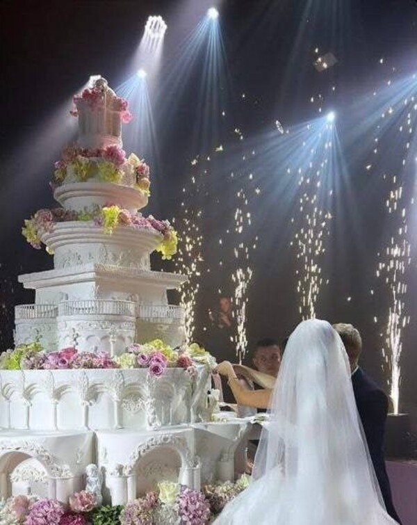 У Львові вручили повістку екс-прокурору Ільницькому, який відгуляв елітне весілля dqxikeidqxitkant