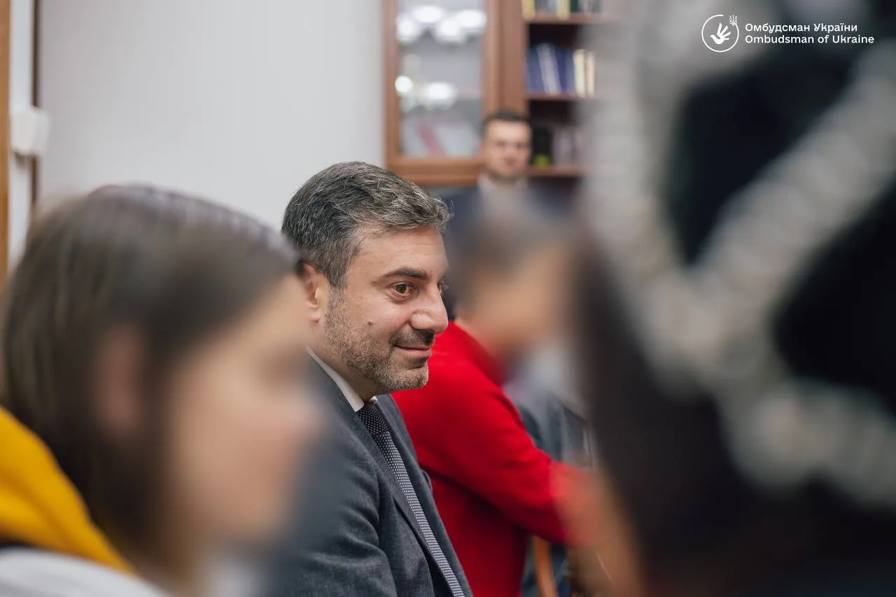 Еще четырех похищенных Россией детей удалось вернуть домой. Фото и видео встречи