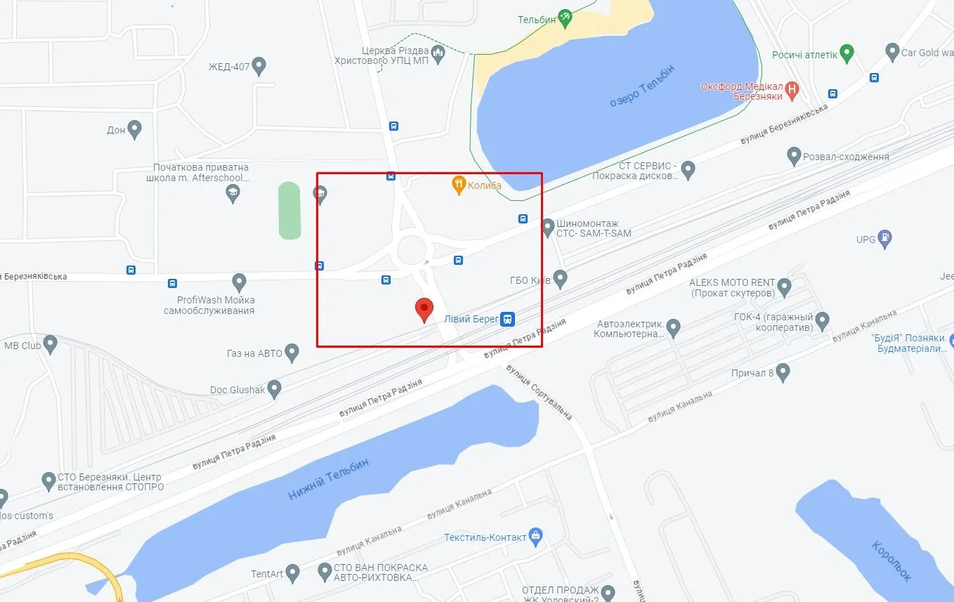 У Києві автобус протаранив вантажівку та легковик: одну з машин відкинуло на пішохода. Відео dqxikeidqxiqqeant