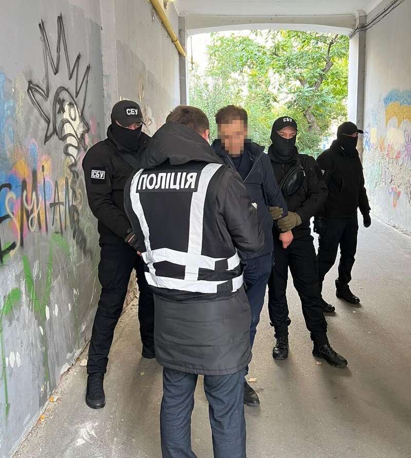 У Києві викрили адвоката, який підбурював чоловіка дати $10 тис. хабаря судді. Фото і подробиці