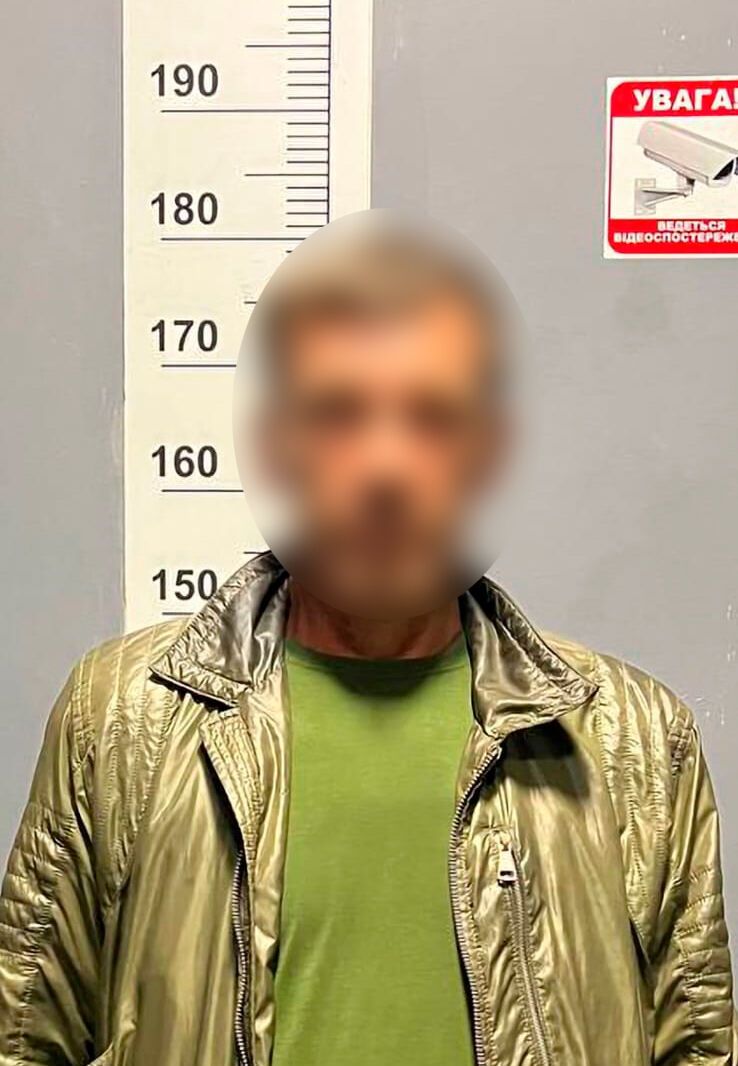 У Києві чоловік через сварку з дружиною погрожував підірвати себе гранатою. Фото