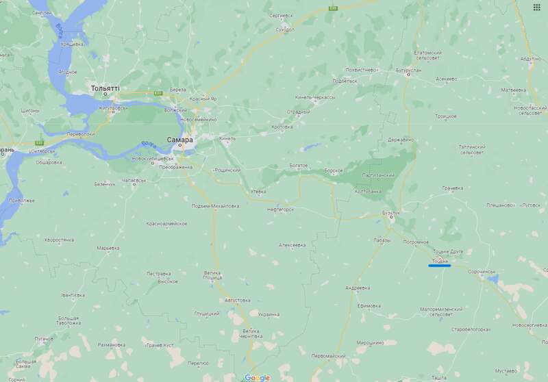 Били, кидали в ями і закривали: ЗМІ розповіли про російські катівні для