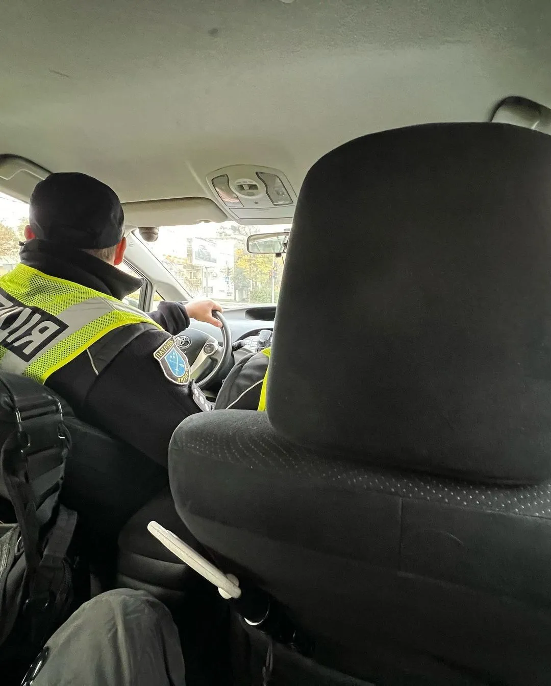 В Днепре полицейские задержали военного из-за усталого вида: видео