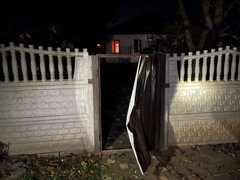 Над Днепропетровской ночью сбили две вражеские ракеты: обломки повредили дома и авто. Фото dqxikeidqxiqxxant