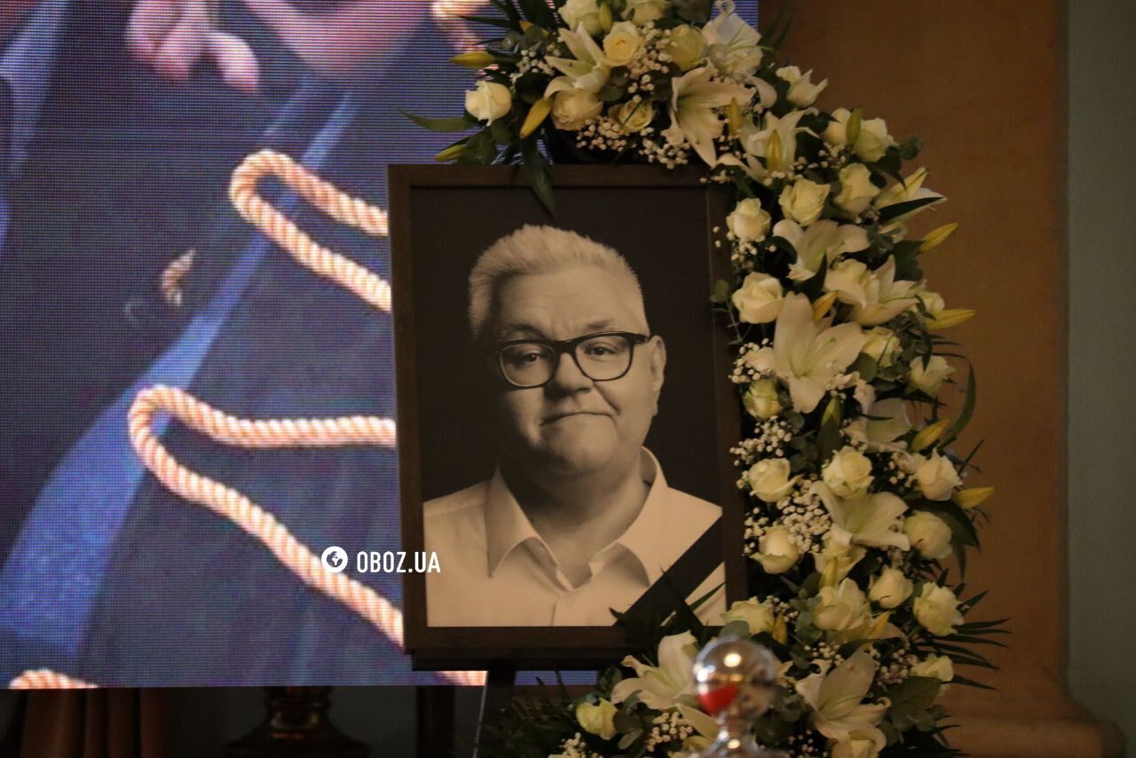 В Киеве прощаются с шоуменом Сергеем Сивохом. Фото и видео