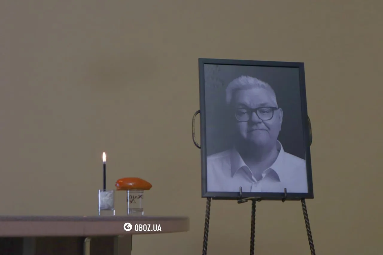 В Киеве прощаются с шоуменом Сергеем Сивохом. Фото и видео