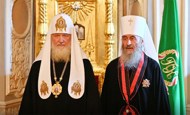 Керівник УПЦ МП митрополит обирається пожиттєво єпископатом УПЦ і благословляється Святішим патріархом Московським і всієї Русі. А той у свою чергу благословляє убивства українців dqxikeidqxitkant