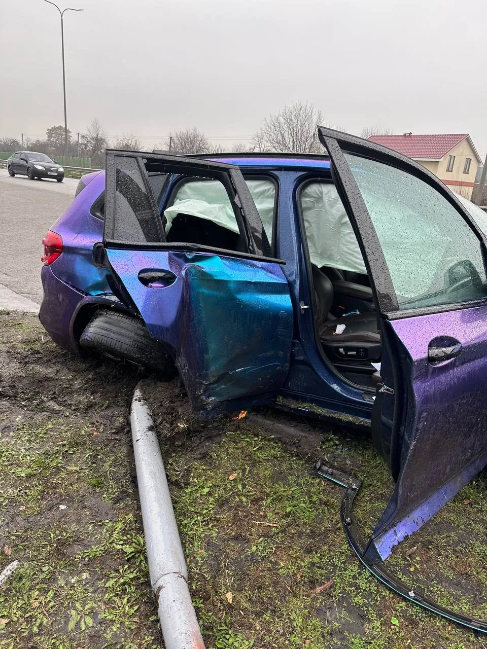 Відомий блогер потрапив у жорстку ДТП після того, як похизувався авто: пасажири ледь залишилися живі. Фото
