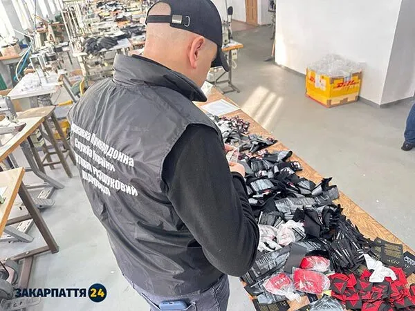 На Закарпатті приховано виготовляли куртки для збірної РФ з лижного спорту: спливли подробиці. Фото і відео