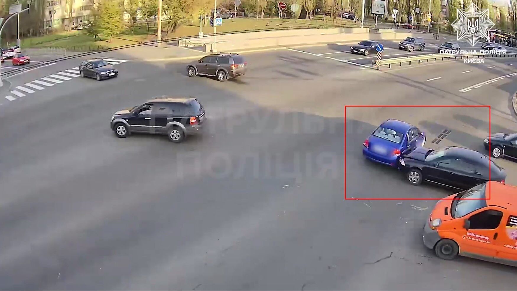 В Киеве водитель-нарушительница спровоцировала массовое ДТП. Видео dqxikeidqxiqqeant