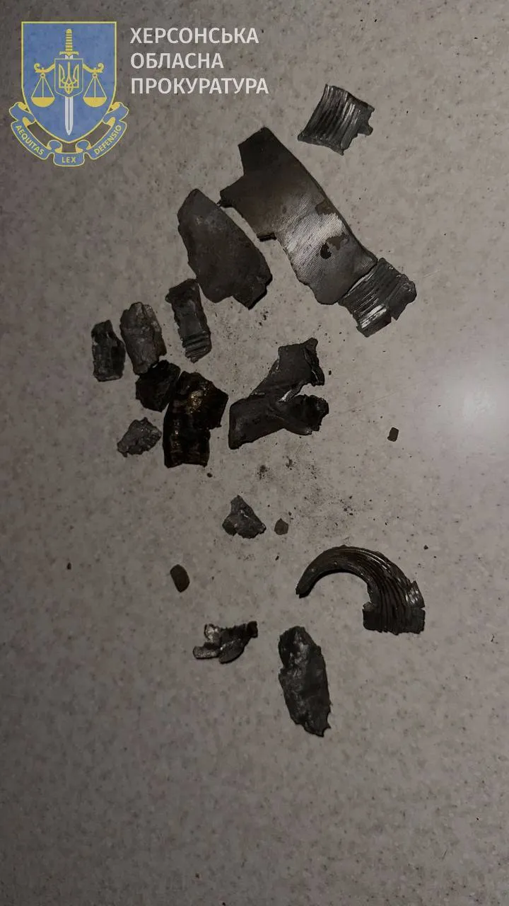 Ворог ударив по житлових кварталах Херсона: є загибла і багато поранених. Фото