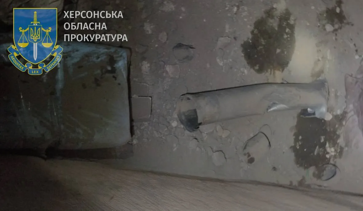 Ворог ударив по житлових кварталах Херсона: є загибла і багато поранених. Фото