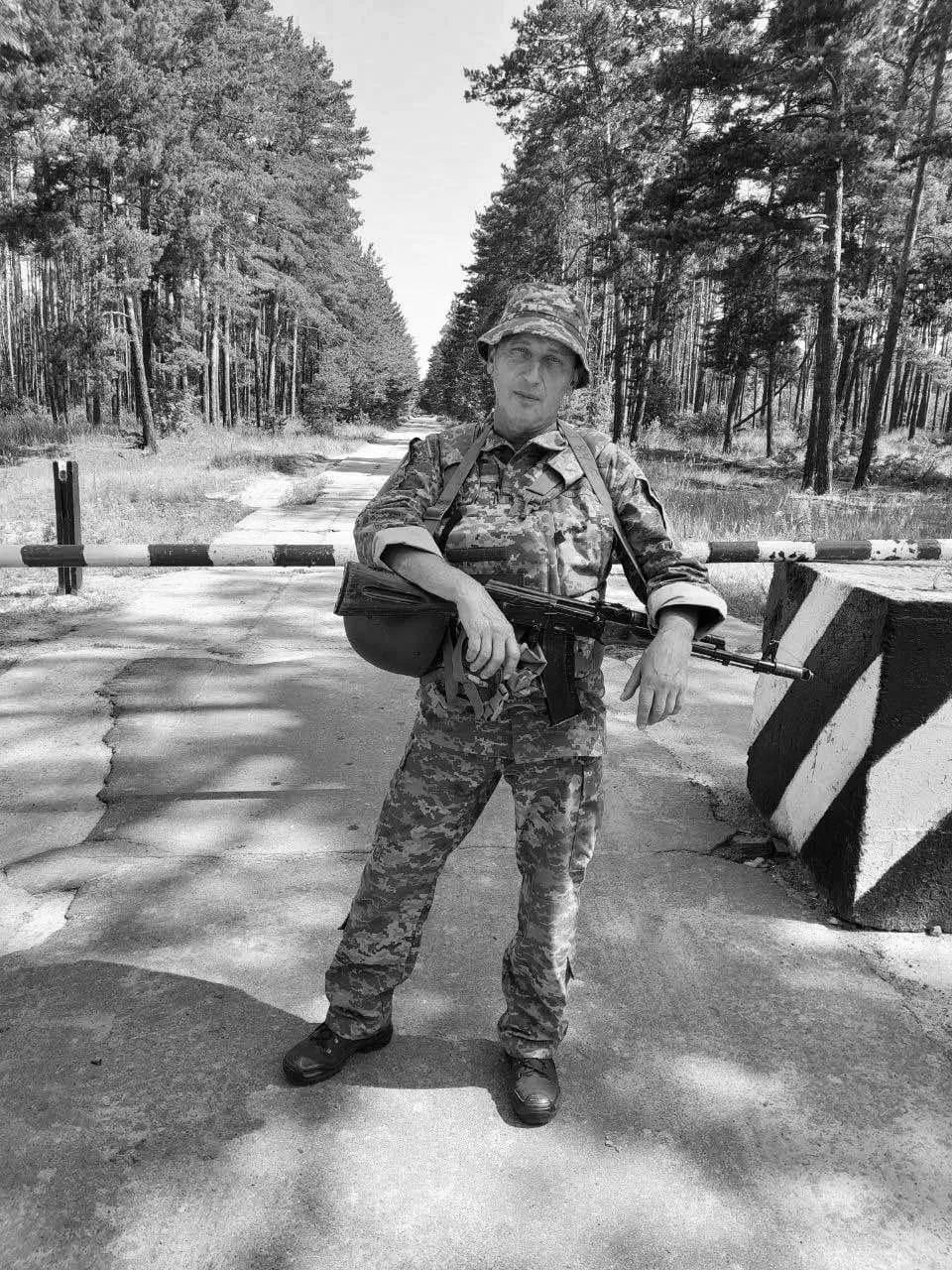 Помер після важкого поранення: у Черкасах попрощалися із загиблим головним сержантом dqxikeidqxitkant