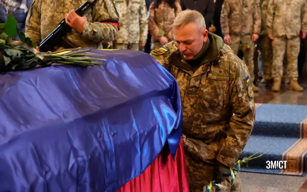 В 18 лет подписал контракт с ВСУ: в Полтаве прощалась с боевым медиком, погибшим на Херсонщине. Фото