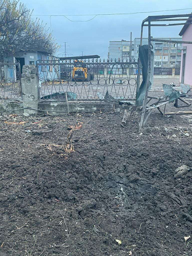 Оккупанты обстреливали Донбасс, повреждено промышленное здание и дома 01 Окупанти обстрілювали Донеччину, пошкоджено промислову будівлю та будинки 01 dqxikeidqxiqqeant