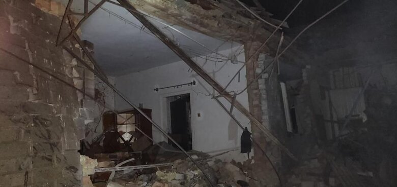 Оккупанты обстреливали Донбасс, повреждено промышленное здание и дома 04 Окупанти обстрілювали Донеччину, пошкоджено промислову будівлю та будинки 04