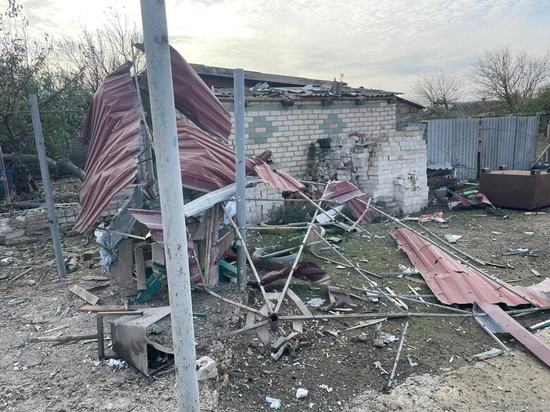 Наслідки ворожого обстрілу Херсона 01 dqxikeidqxiqqeant